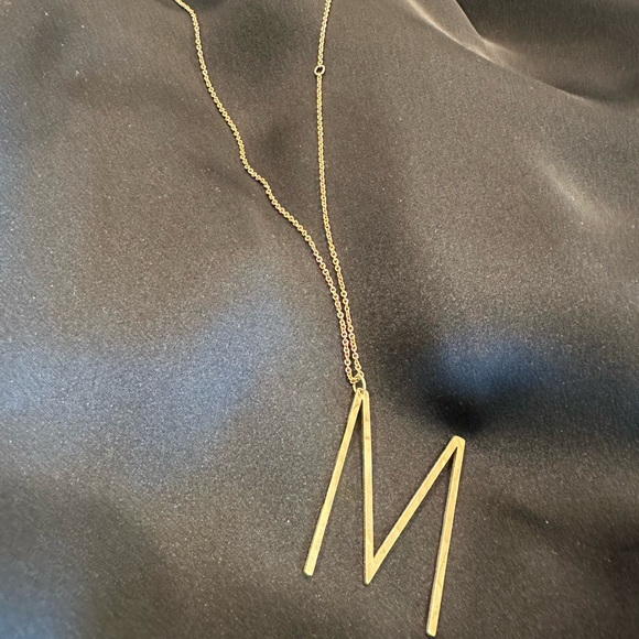 Gold colored initial M necklace EUC - Picture 3 of 7